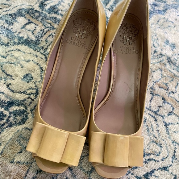 Vince Camuto Tan Heels size 8B - Picture 13 of 14